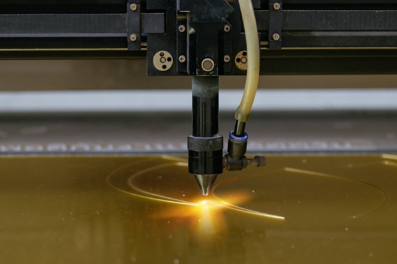 Jak działa cięcie laserem?